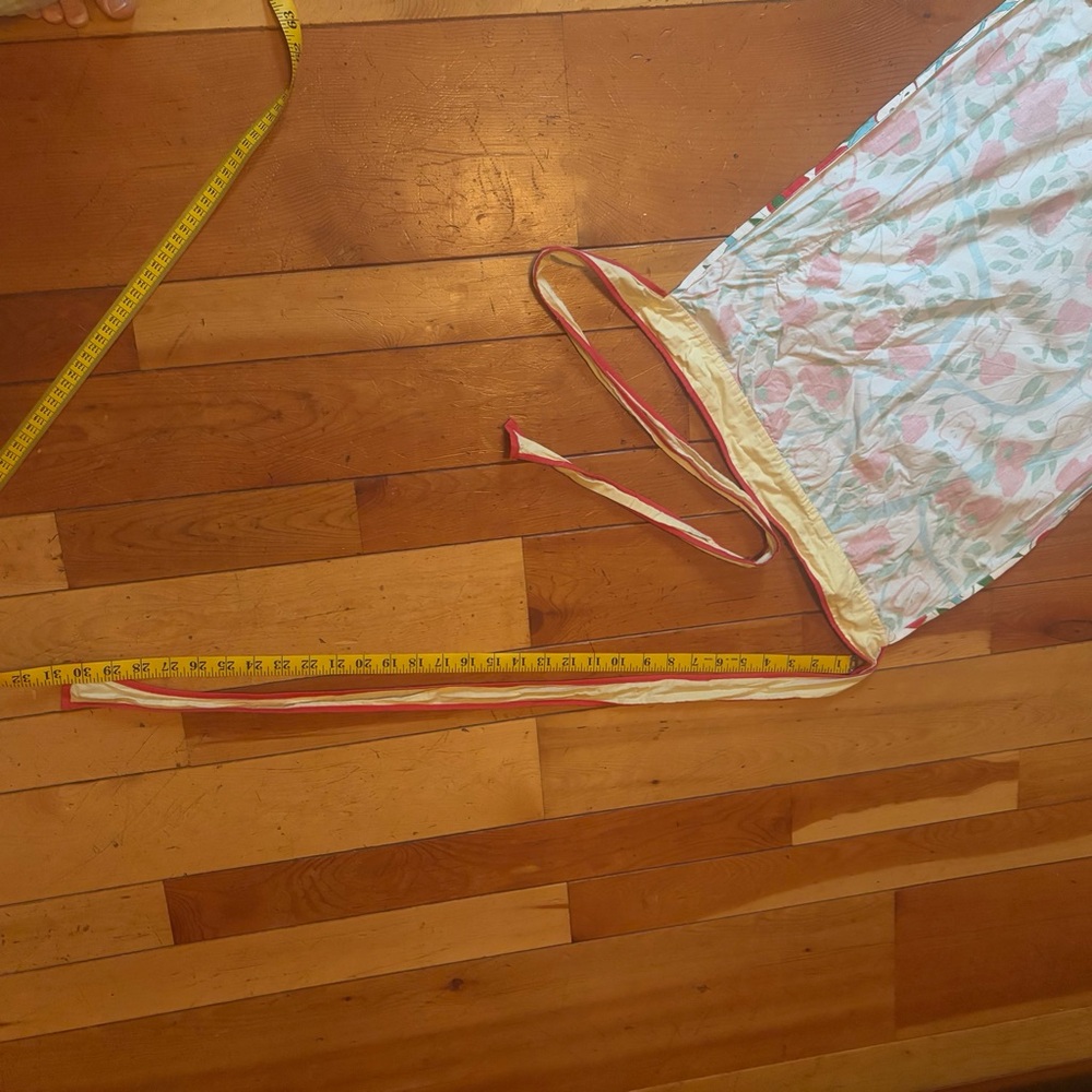 Handmade vintage cotton cute apple print apron with ruffled edge and pocket! - Picture 4 of 5